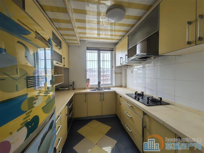 名都公寓 保养好 139平方90万 