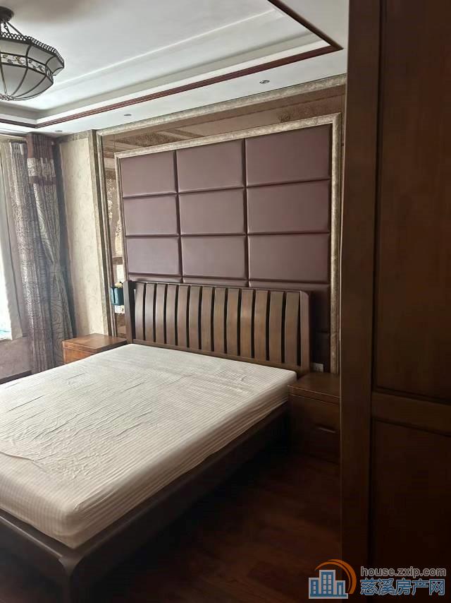 金色港湾130平三室两厅两卫精装可读书