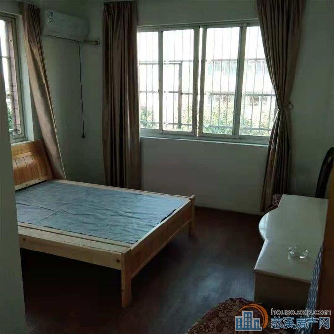 孙塘新村四楼155平简装四室二卫2300