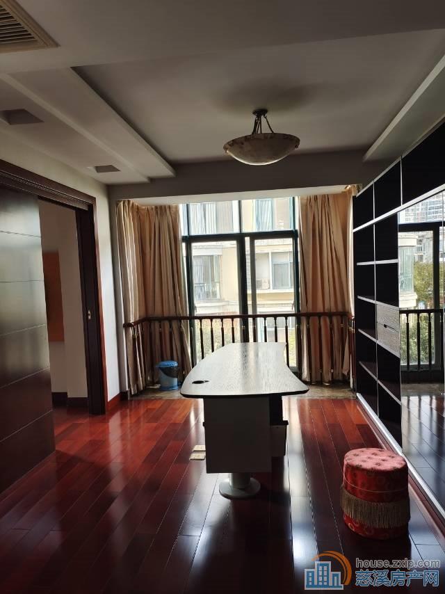 东方明珠1复2叠墅252平4室5500元直