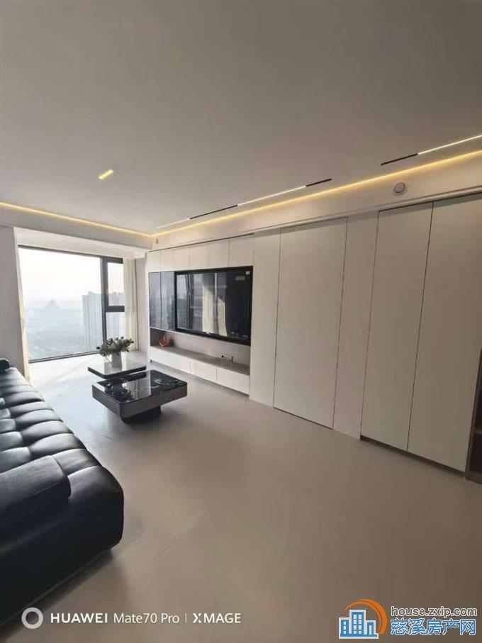 云逸里143平+双车位豪华装修直接钥匙在