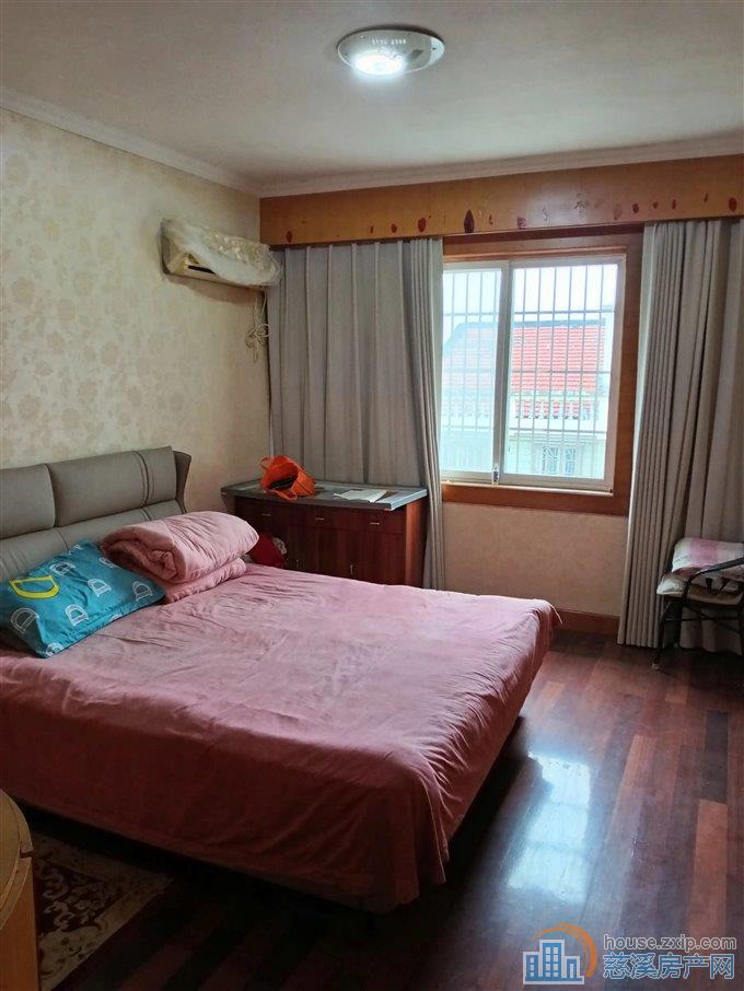 金东南苑136平97万送车库单价7千