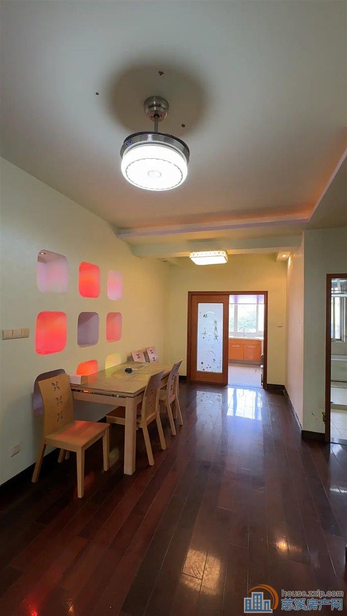 欧景苑 电梯房 153平方125万 精装