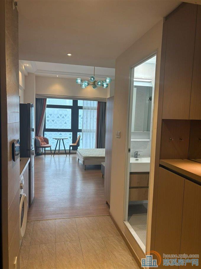 海铂中心出租1650可付一押一