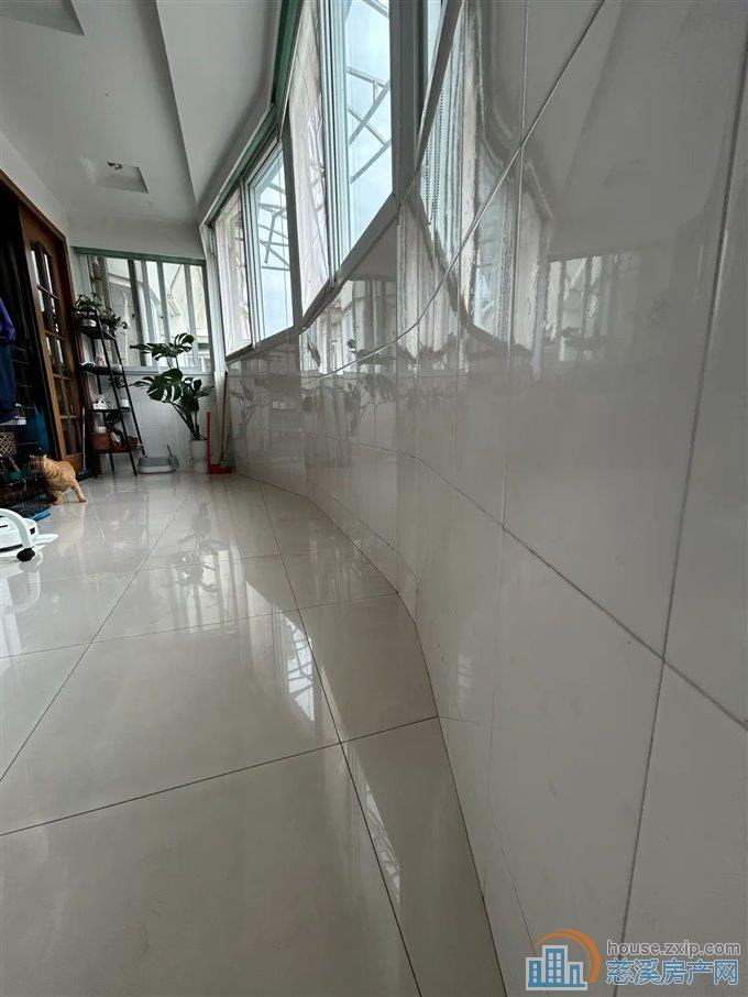 华泰苑161平方139万 带车库