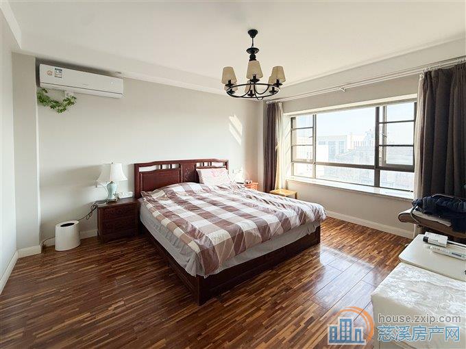 白金湾144平138万自住精装修