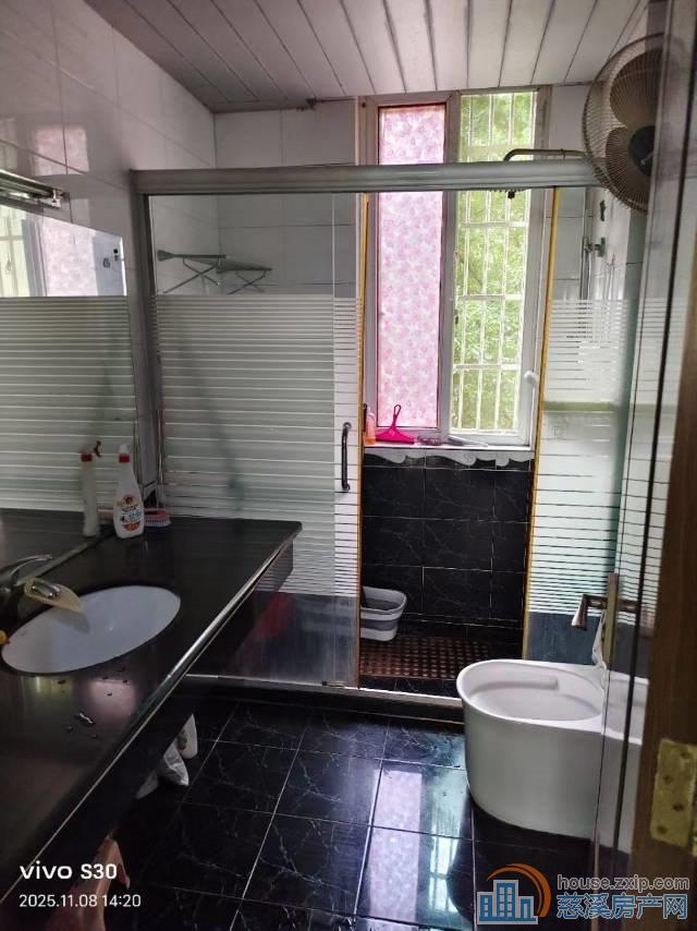 东兴苑南区3楼124平老精装138万