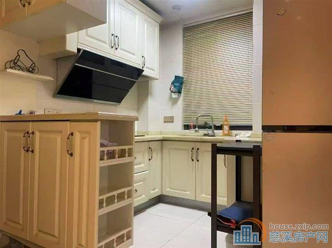 双和家苑中间层带车位杂物间精装新