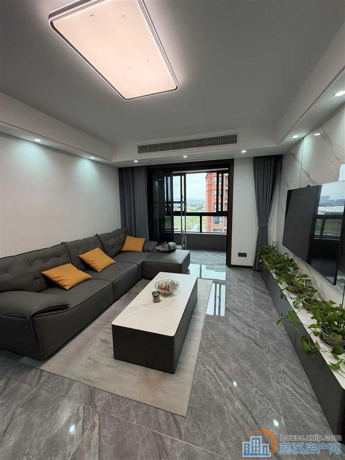 紫荆府洋房92平三房朝南精装159.6万