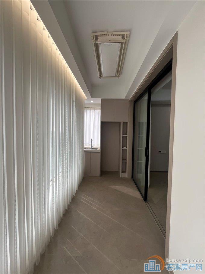 天誉华府205平全新装修带车位380万