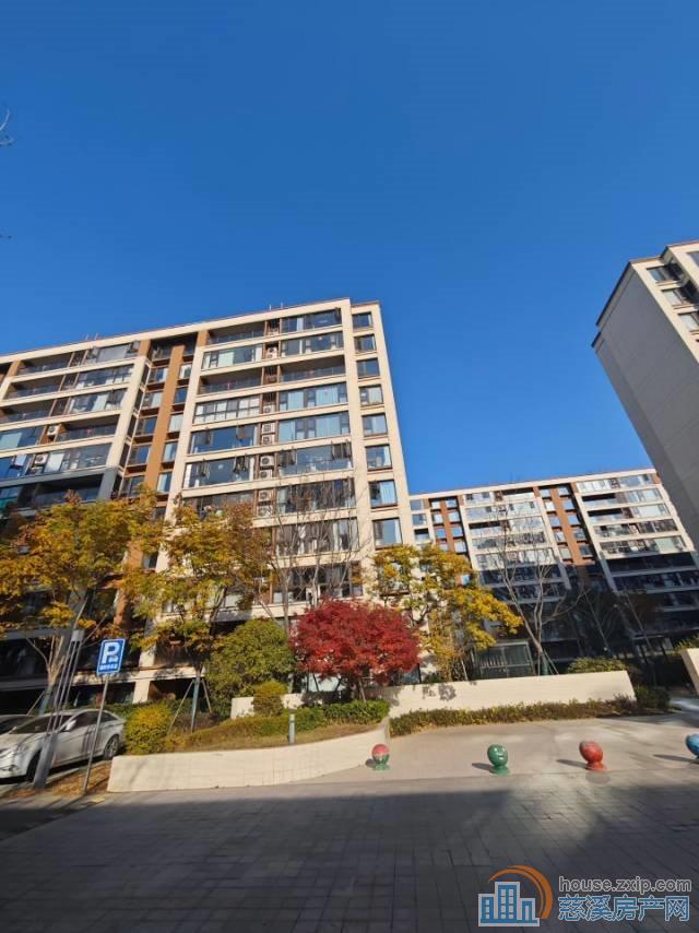 蔚蓝云图70平直地一楼带花园白坯78万