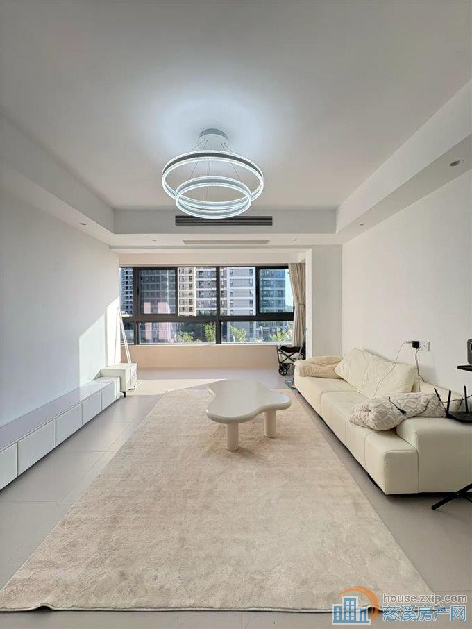 紫阙台精装三室二卫4000元/月