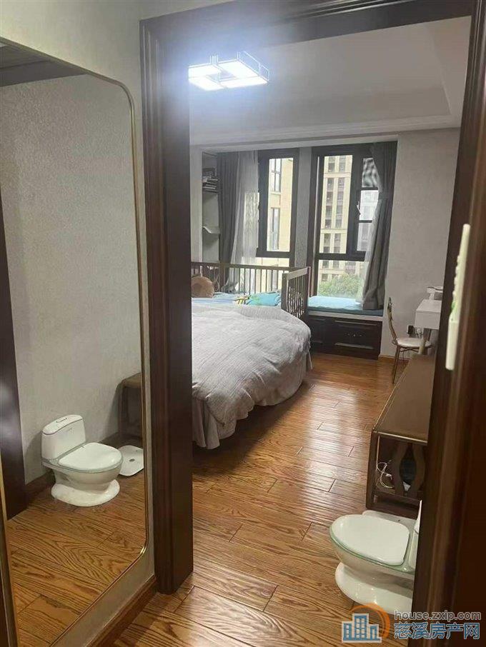 保利慈悦湾138平精装三室二卫158万