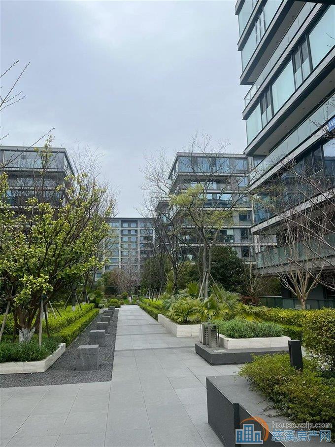 慈澜府东区三室精装带地暖6200包物业