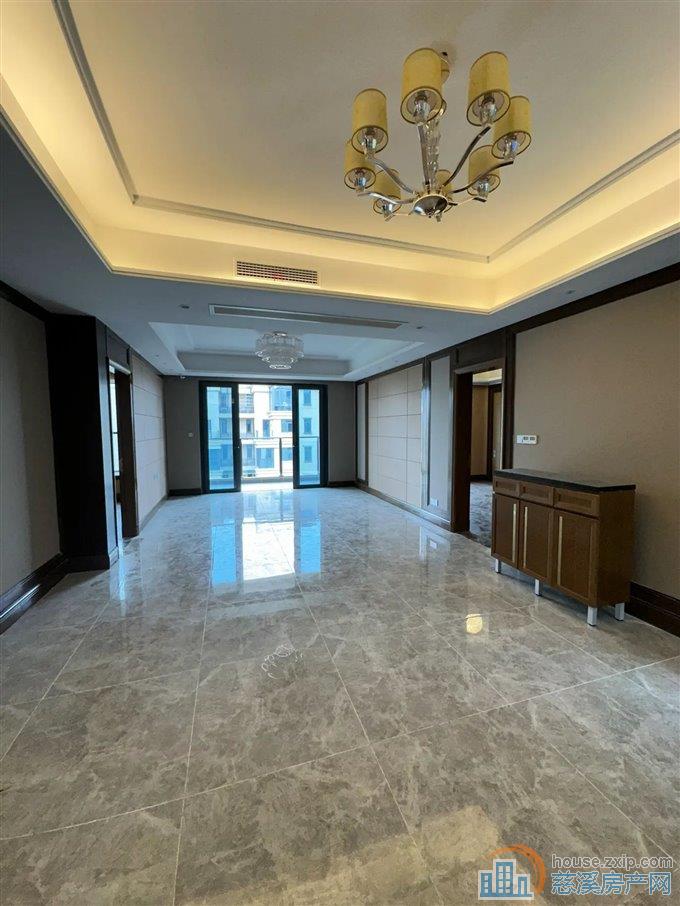 恒大河悦府126平120万精装修