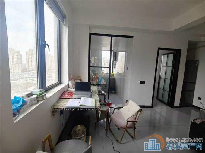 界牌新村边套一室一厅  1600元