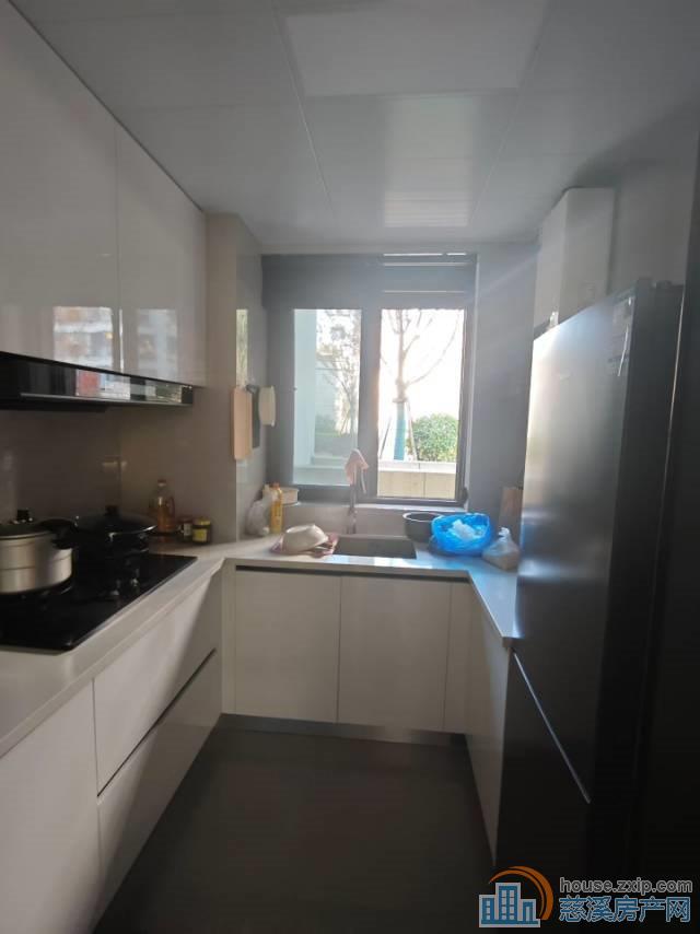 蔚蓝云图一楼70平精装87万未2年