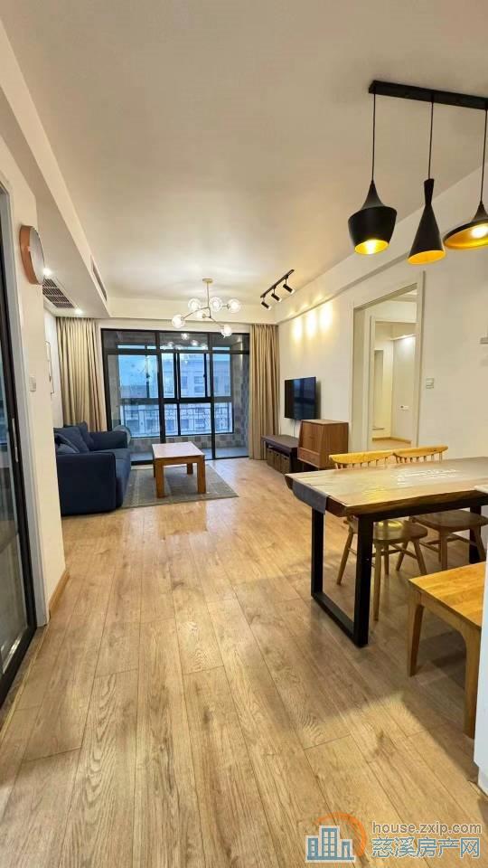 阳光城一期101平中间楼层朝南三间精装