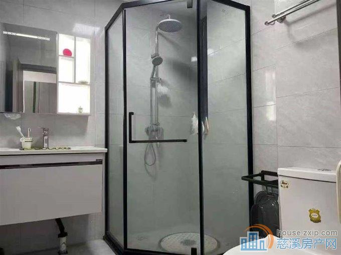 江滨江岸臻园不是顶楼143平精装168万