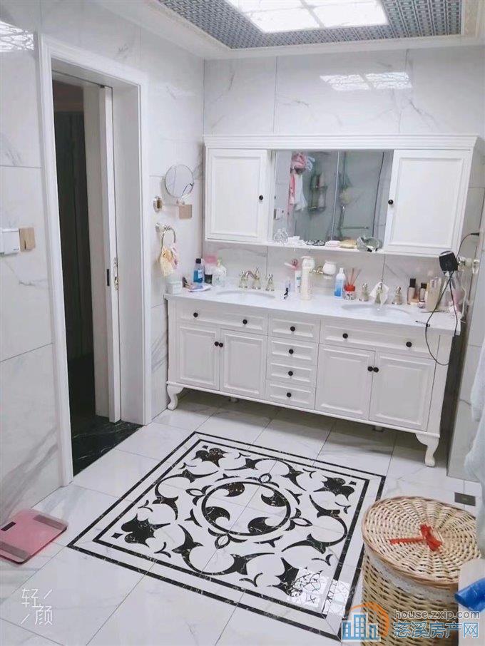 金色港湾227平豪装4室3卫包物业有车位