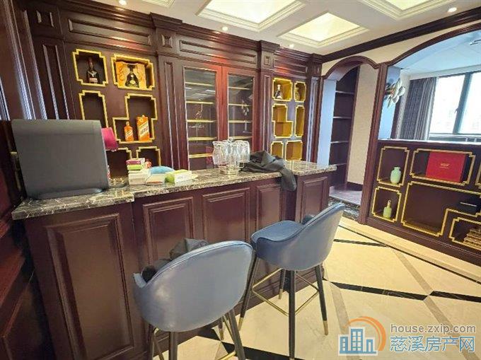 保利二期天悦湾201平楼层佳豪装218万