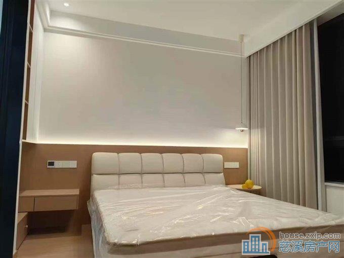 首次出租云逸里豪装3室2厅1书房