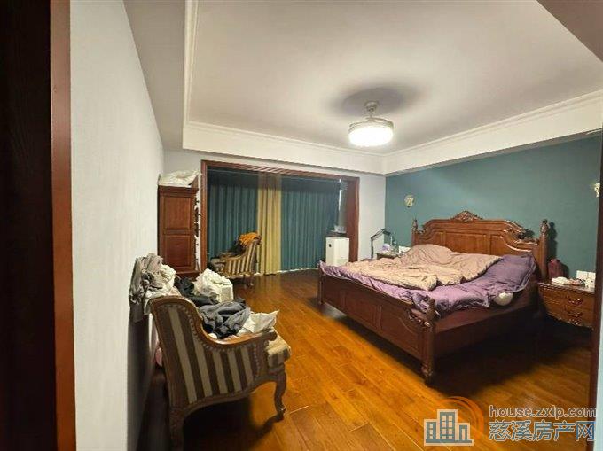 时代华都顶复220平方精装220万