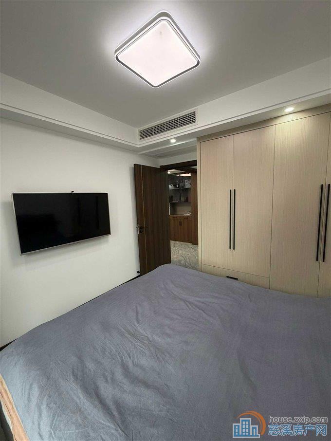 紫荆府洋房92平三房朝南精装159.6万