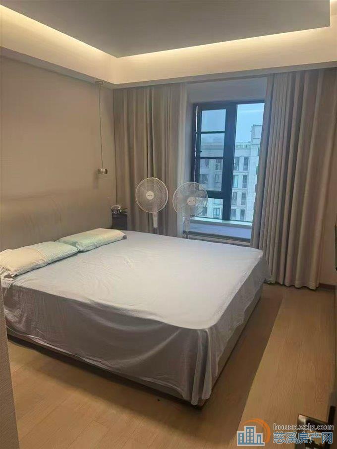 泊江府3室豪装地暖中央空调带车位首次