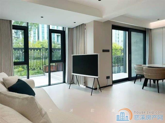 檀悦府下叠豪装200平方送院子