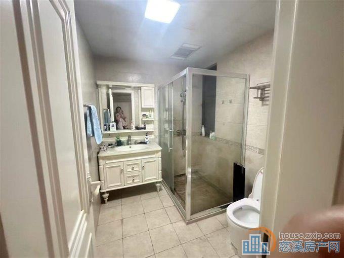 急售金仕华庭豪华装修无户口满2年