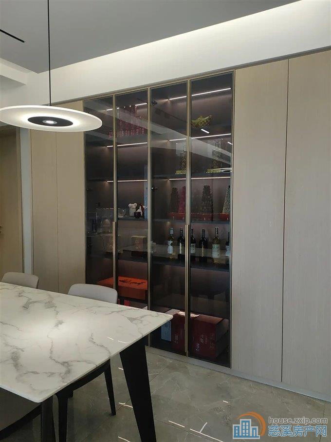 天悦湾花苑195平288万豪华装修