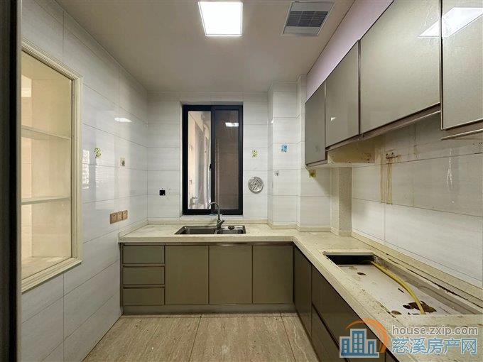 明月佳苑 精装 90平方 位置好 低总价