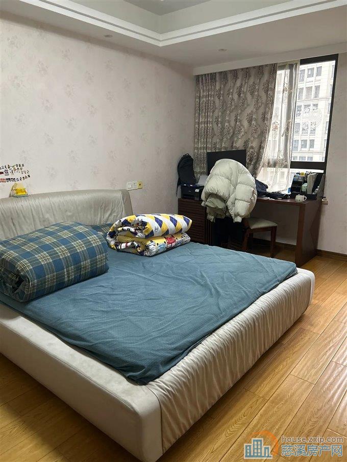 凯旋门 精装修 142平 230万