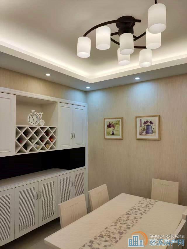 白金湾三室二厅二卫精装首次出租带车位