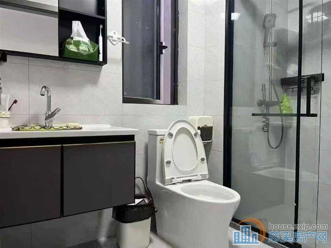 江滨江岸臻园不是顶楼143平精装168万