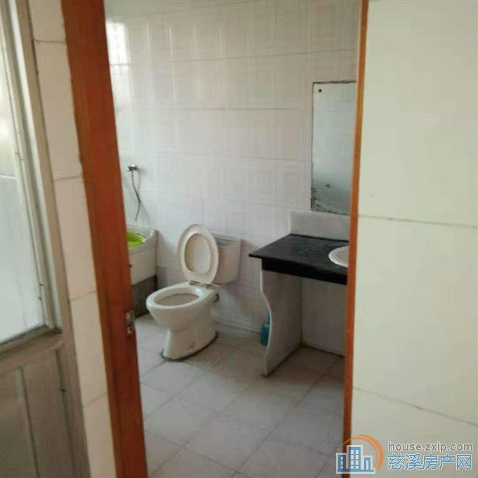 孙塘新村四楼155平简装四室二卫2300