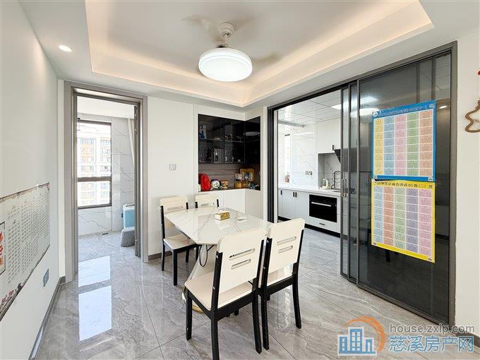 凤鸣梧桐府143平162.8万精装送车位