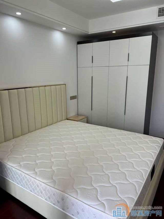 中海湖心半岛3室两厅