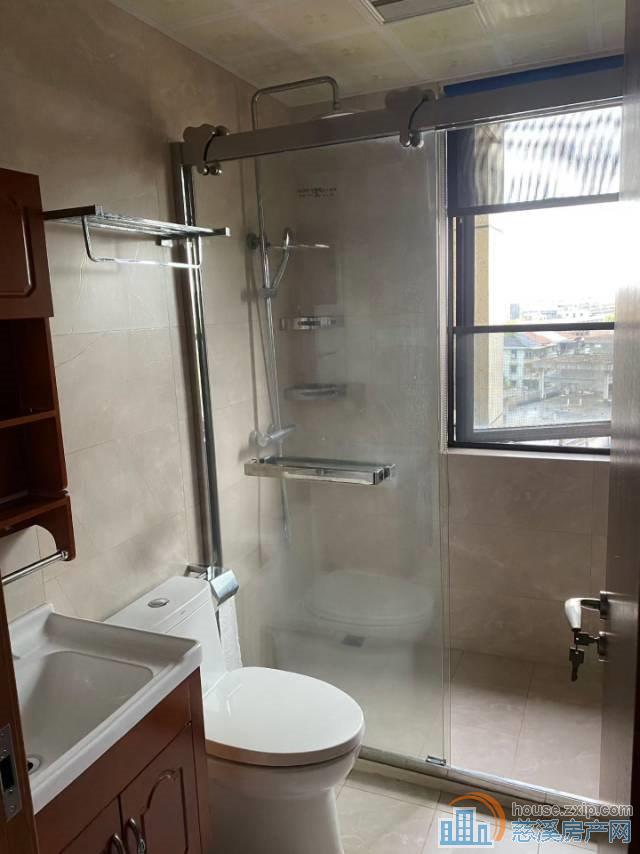 首次出租 嘉景苑 三室 4800元