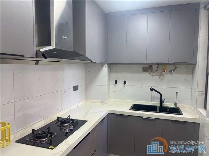 新潮南南苑60平豪华装修带车位