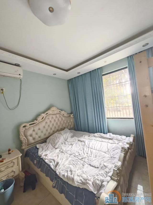 界牌新村房子在一楼132平毛坯125万