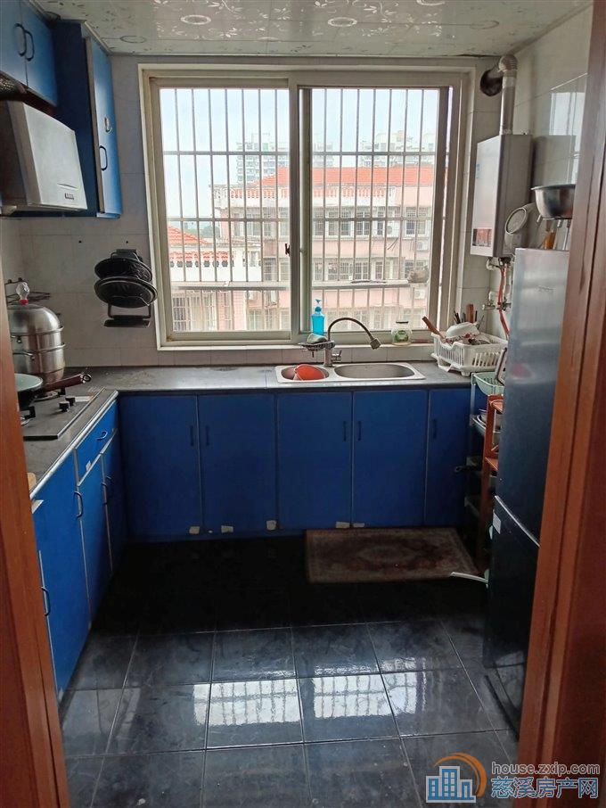 金东南苑136平97万送车库单价7千