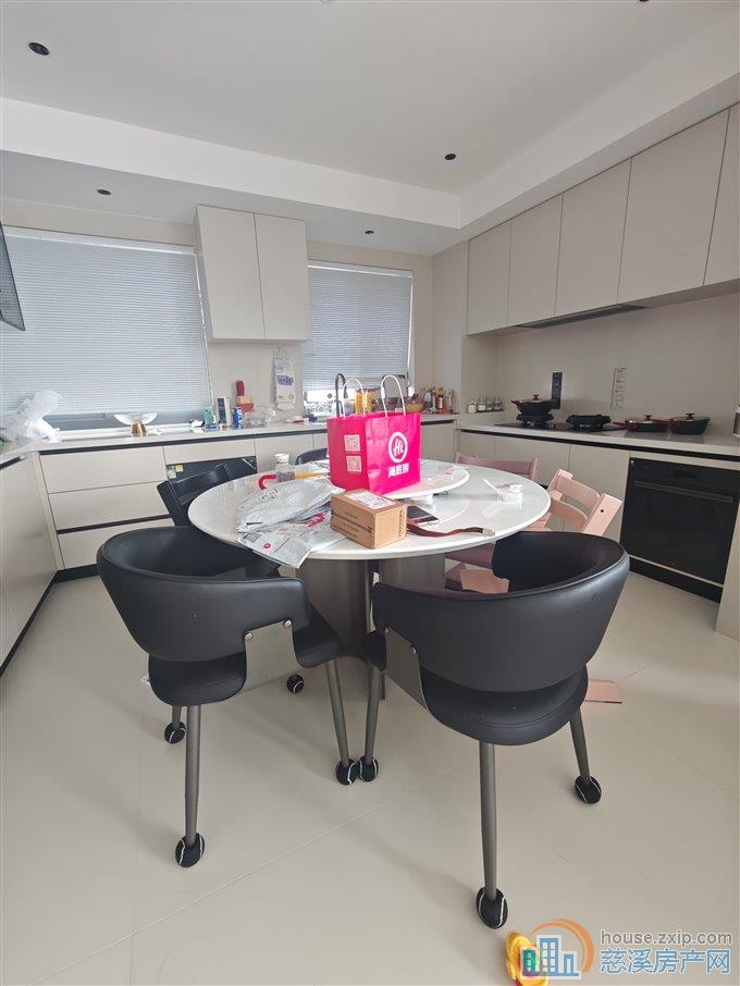 紫阙台140+车位豪华精装修独家直接钥匙