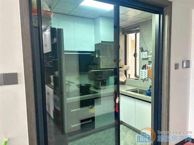 中海湖心半岛湖景房102平带产权车位精装