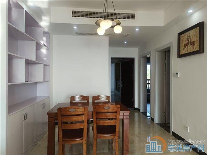 峙山庄园130平精装三室二卫3200元