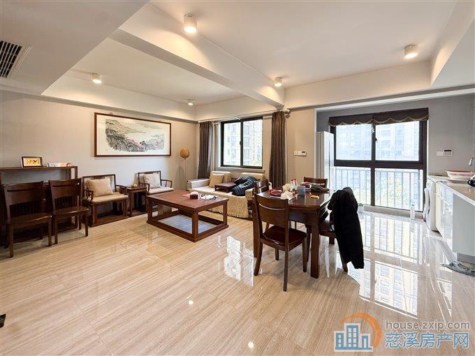 白金湾144平138万自住精装修