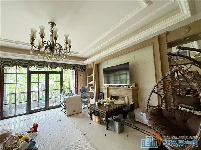 绿城玫瑰园法式宫廷洋房带车位豪华带地暖