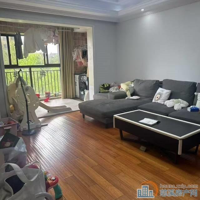 白金湾 134平朝南三间 自住装修