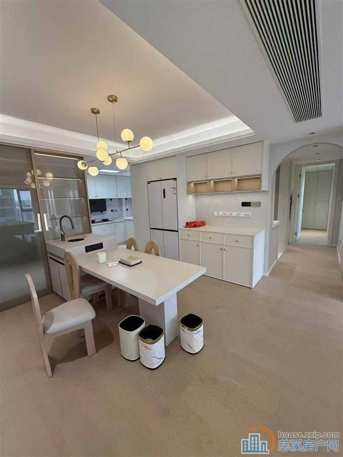 出售湖樾云著豪华精装未入住装修花了60个